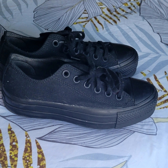 Converse - Picture 1 of 3